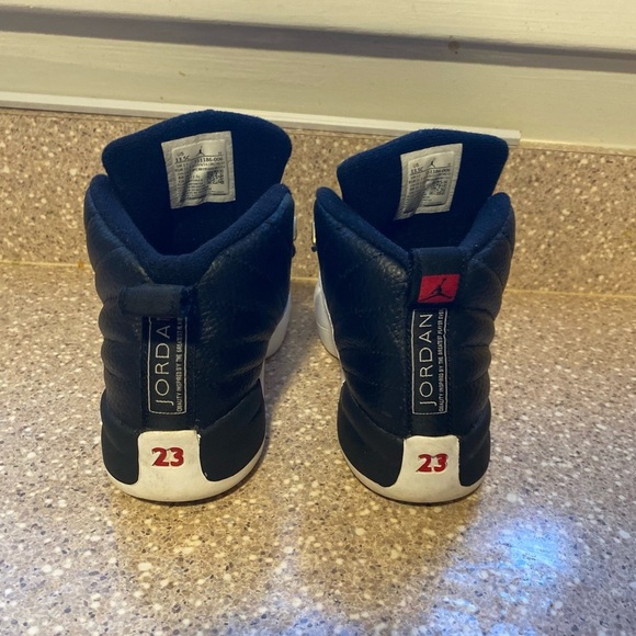 Jordan youth kids black white red retro 12 shoes - Picture 4 of 5